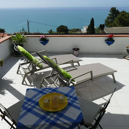 Emily Lejlighed *
